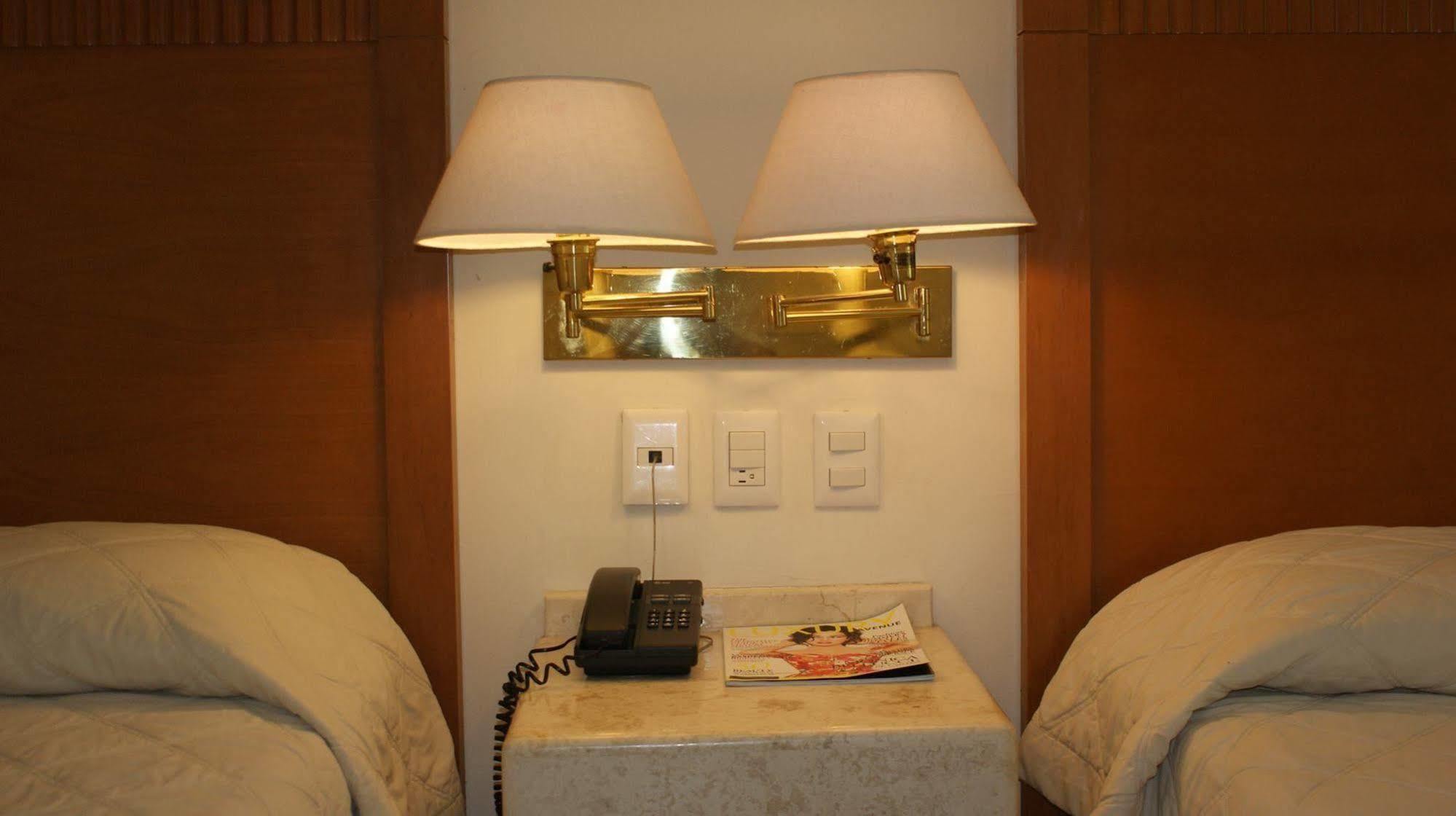 Hotel Y Suites Nader Cancún Buitenkant foto